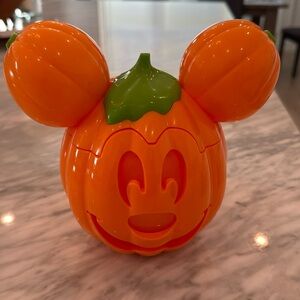 Disneyland Mickey Mouse pumpkin light up sipper NWT